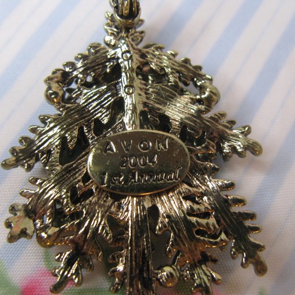 Avon 1st Annual Christmas Tree Brooch 2004 - Picture 5 of 7